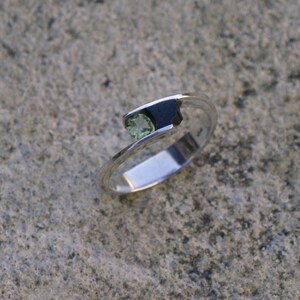 Black ebony and peridot Sterling silver solitaire ring hand forged image 3