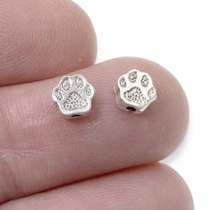 Cuentas plateadas con forma de huella de pata, diseño TierraCast, paquete de 10, joyería con temática de perro, regalo para amantes de las mascotas.