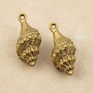 Dije de concha de trompeta: oro de 24 quilates, peltre, 21 mm, joyería náutica costera, playa, océano, paquete de 2