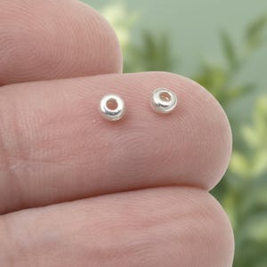 Cuentas de disco de plata de 3 mm: Separadores Heishi lisos de peltre chapado en .999, paquete de 50