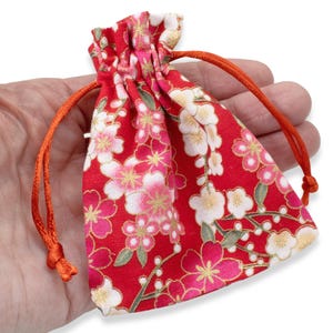 Red Floral Fabric Drawstring Pouches: Small Cloth Bags for Jewelry, Gifts, Party Favors & Boutique Packaging
