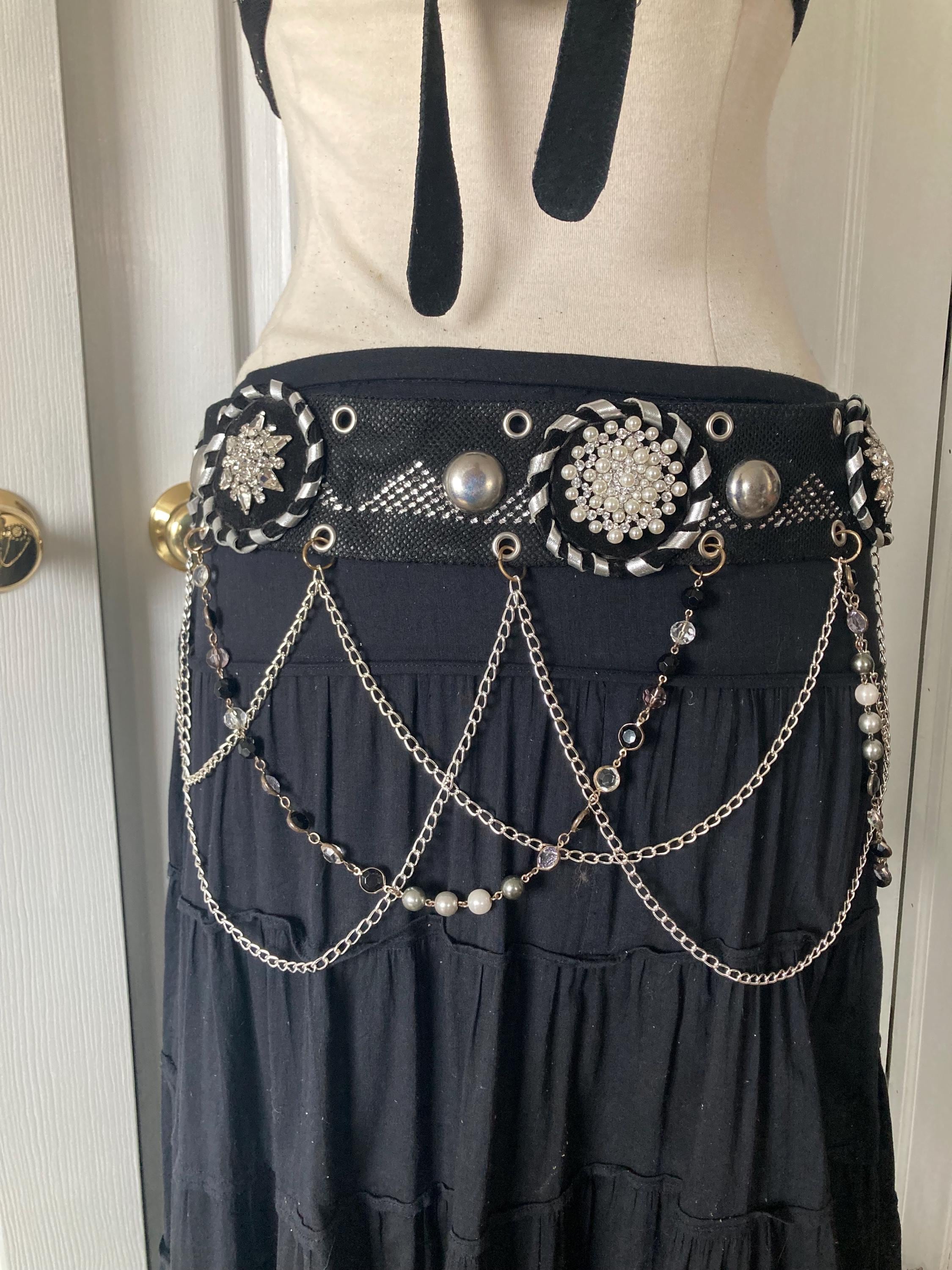 Black and silver belly dancer belt. Black and silver Bellydance belt main image 2