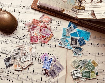 Lot de timbres-poste vintage en violet. Éphémères pour journaux indésirables