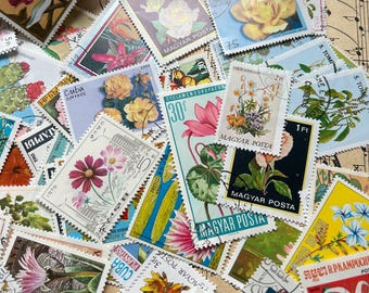 Tampons fleuris. Timbres-poste floraux usagés. Timbres usagés. Collection de timbres. Éphémères de journaux indésirables. Fleurs, nature, plantes, roses, affranchissement