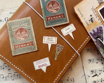 publicité vintage pour le fromage français, y compris les étiquettes et les étiquettes de fromage. Éphémères anciens