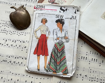 Patron de couture de jupe évasée des années 1970 : style 2394, taille 18