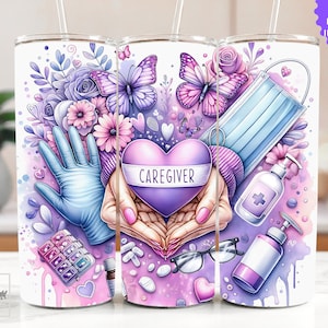Puede incluir: Un vaso de acero inoxidable blanco con un diseño morado, rosa y azul. El diseño presenta un corazón con la palabra "Caregiver" en él, rodeado de flores, mariposas y suministros médicos.
