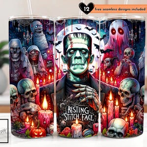 Puede incluir: Tres vasos con temática de Halloween con un diseño espeluznante. Los vasos muestran a Frankenstein, fantasmas, calaveras y velas sobre un fondo oscuro iluminado por la luna. El texto "Resting Stitch Face" es visible en un vaso. Incluye 12 diseños sin costuras gratis.