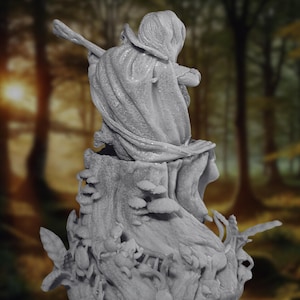 Rear view of Female Bard Dnd Miniature by Nerikson. The figure is seated on a detailed tree stump base, wearing a cloak and holding a lute. A peaceful pose and woodland environment make this an ideal miniature for Dungeons and Dragons lore bards or forest-themed campaigns.