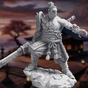 Puede incluir: Una figura miniatura gris y detallada de un guerrero orco con armadura y empuñando una espada. El orco tiene una expresión feroz y está en posición de combate.