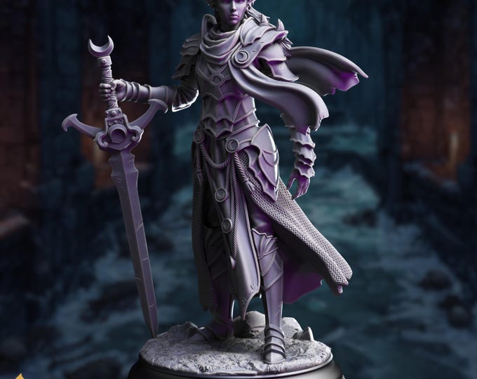 Drow Paladin Miniature | Dark Elf Female Fighter with Greatsword