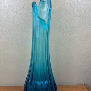 L.E Smith Peacock Ribbed Fat Bottom Swung Vase