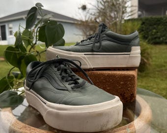 Vans Old Skool Stacked Tumbled Leather Thyme Platforms, talla 8