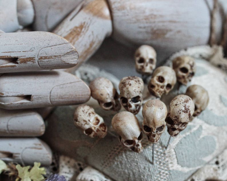 Skull Sewing Pins 10 - Skull Pins Decor - Gothic Wedding Favors - Skull Hat Pins - Skull Pins for by Coats and Jackets - Boutonniere Pins 