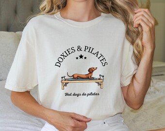 Camiseta de perro salchicha Doxies y pilates, camiseta divertida para perros, camiseta de pilates, camisetas de entrenamiento, camiseta de perro salchicha, regalo para mamá de perro, mamá Doxie, pilates