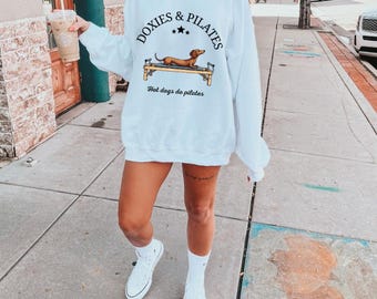 Sudadera de pilates para perro salchicha, sudadera para amantes de los perros, camiseta para mamá de perro salchicha, camiseta de pilates, perros salchicha y pilates, suéter para mamá de perro salchicha, perro salchicha