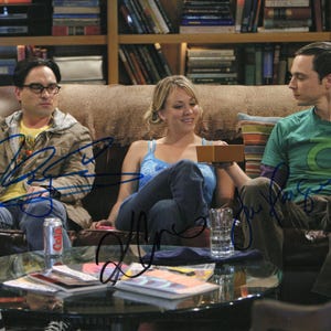 Signed Johnny Galecki Kaley Cuoco & Jim Parsons 8 x 10 Photo The Big Bang Theory