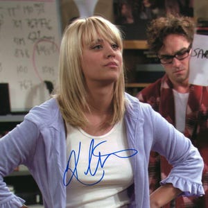 Signed Kaley Cuoco 8 x 10 Photo The Big Bang Theory Sexy