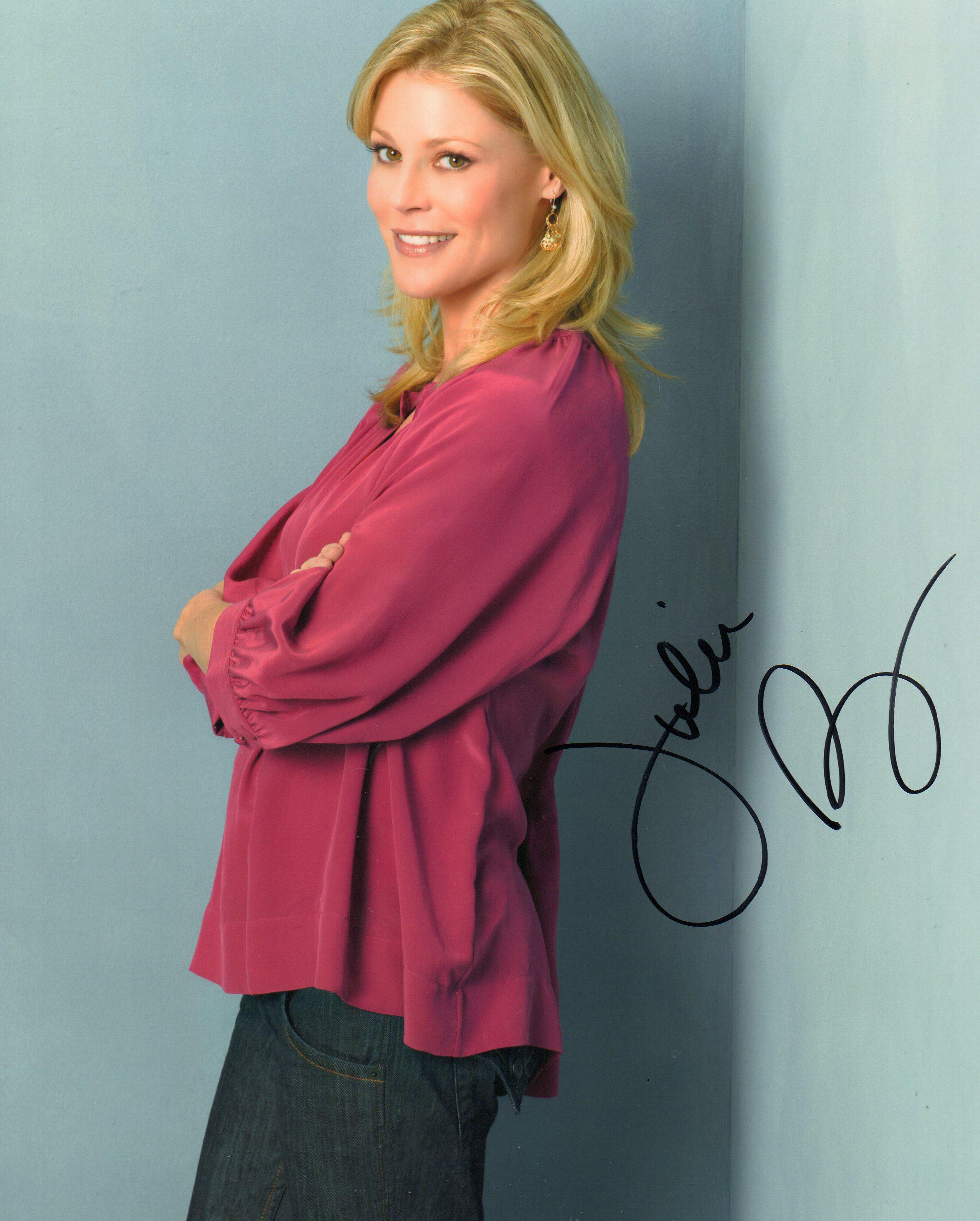 Signed Julie Bowen 8 X 10 Photo Hot
