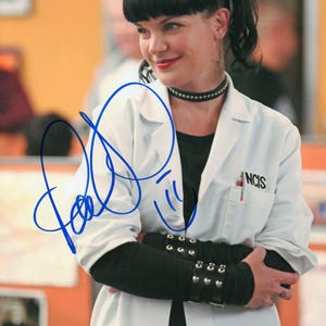 Signed Pauley Perrette 8 x 10 Photo NCIS Cute