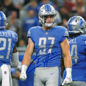 Signed Aidan Hutchinson 8 x 10 Photo Detroit Lions Very Nice