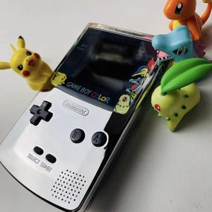 Nintendo Game Boy Color – Custom Electroplated Silver, IPS Backlight, Retro Collector’s Handheld