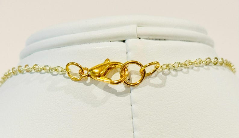 K&ouml;nnte beinhalten: Goldkette mit einem Karabinerverschluss.