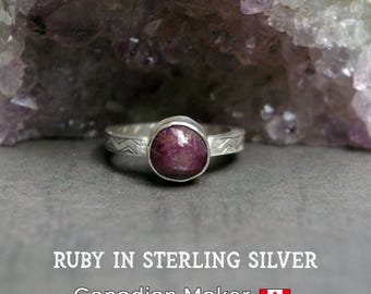 Star Ruby Ring, Sterling Silver, Solitaire Setting, Patterned Band, Size 5 1/2