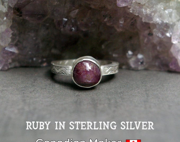 Star Ruby Ring, Sterling Silver, Solitaire Setting, Patterned Band, Size 5 1/2