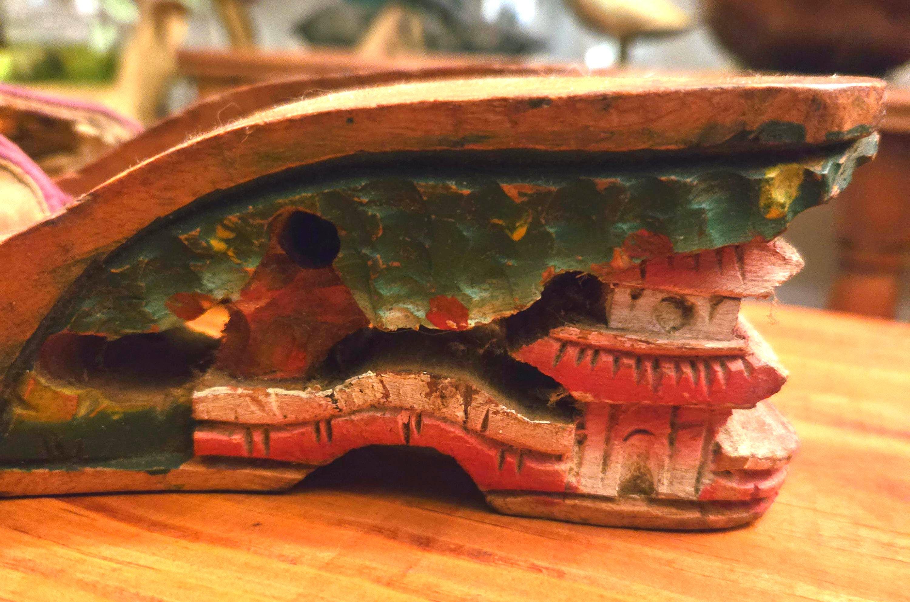 錆びた 長靴 オブジェ 古道具 アンティーク 鉄かブリキ Vintage WWII Hand Carved & Painted Japanese Wooden Shoes - Etsy