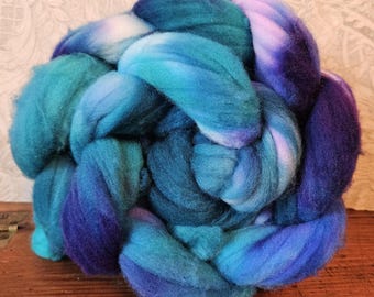 Hummingbird 4 oz Wool 23 Micron superwash Merino Roving, hand dyed spinning fiber