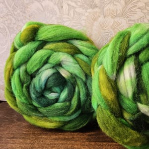 Alchemist 4oz Merino nylon acrylic blend soft  24 micron Superwash Roving Top for spinning Yarn