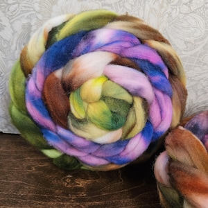 Practically Magic 4oz Merino nylon acrylic blend soft  24 micron Superwash Roving Top for spinning Yarn