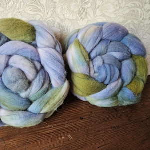 Cosmos 4 oz Wool 19 Micron fine Merino Roving, hand dyed spinning fiber