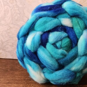 Cosmic Current 4oz Merino nylon acrylic blend soft  24 micron Superwash Roving Top for spinning Yarn