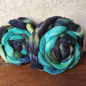 Basic Witch 4 oz Merino nylon acrylic blend soft  24 micron Superwash Roving Top for spinning Yarn