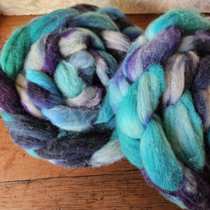 Save The Whales 4 oz Merino nylon acrylic blend soft  24 micron Superwash Roving Top for spinning Yarn