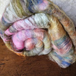 Sandy Shores 2 Unzen Wolle Superwash Merino Batt, handgefärbte Spinnfaser