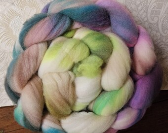 Fosty Dragonfly  3.9 oz Wool 23 Micron superwash Merino Roving, hand dyed spinning fiber