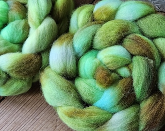 Glowing Cauldron 4 oz BFL Wool Roving, hand dyed fine spinning fiber