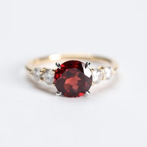 Natural Garnet Ring,14k Solid Gold Ring,Round Garnet Ring With Moissanite, Simple Garnet Ring,Women Garnet Ring,Unique Ring For Gift