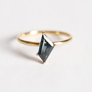 Simple Sapphire Ring, 18k Solid Gold Ring, Teal Color Sapphire Ring,Unique Engagement Ring, Peculiar Shaped Sapphire, Ring For Her