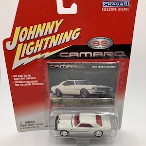 Johnny Lightning 1968 Yenko Camaro White Lightning 35th Anniversary