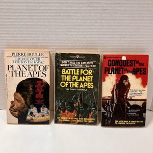 Zestaw trzech książek science fiction i fantasy z lat 60. i 70. z serii Planeta małp w miękkiej oprawie