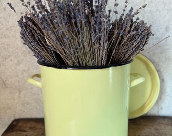 Olla extragrande de esmalte amarillo vintage con tapa.