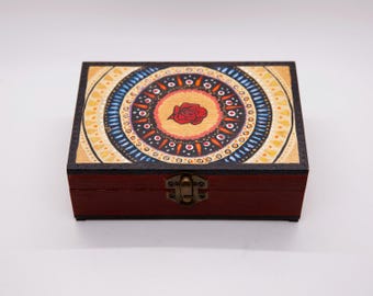 Hand-Painted Wood Trinket Box: Vintage Jewelry Storage (6x4x2")