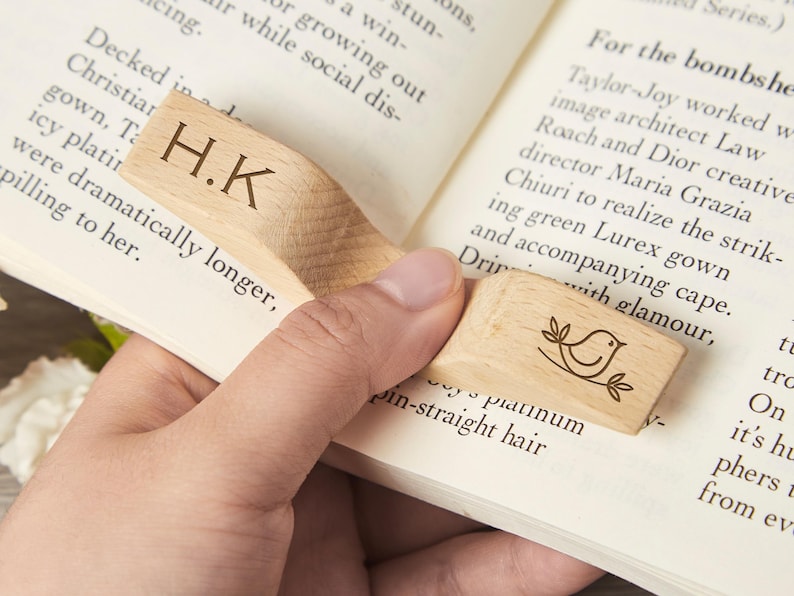 Custom Thumb Page Holder