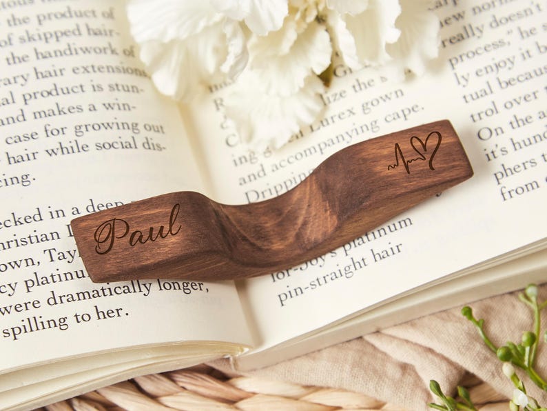 Personalized Wood Book Page Holder,Custom Thumb Page Holder,Wooden Page Spreader,Book Accessories,Book Lover Gifts,Anniversary Birthday Gift
