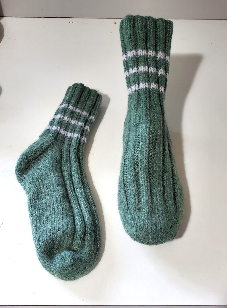 Handknitted wool socks Fits Average 8 foot 画像 1