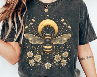 Golden Bee Crescent Moon Shirt, Witchy Floral Graphic Tee, Boho Bee T-Shirt for Women, Cottagecore Gift for Her,Moon Phase Top,Bee Lover Tee